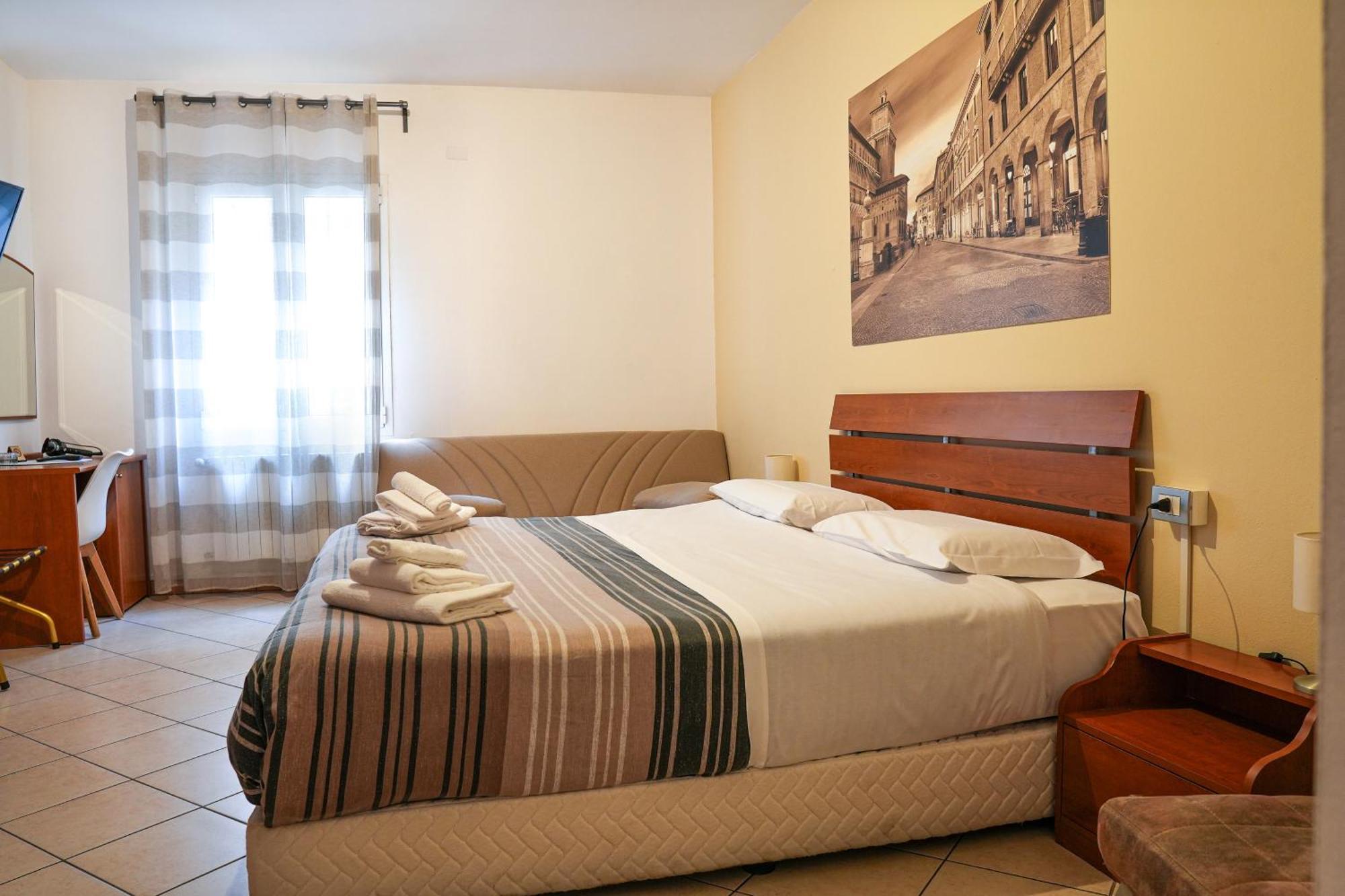 Smart Hotel Ферара Екстериор снимка