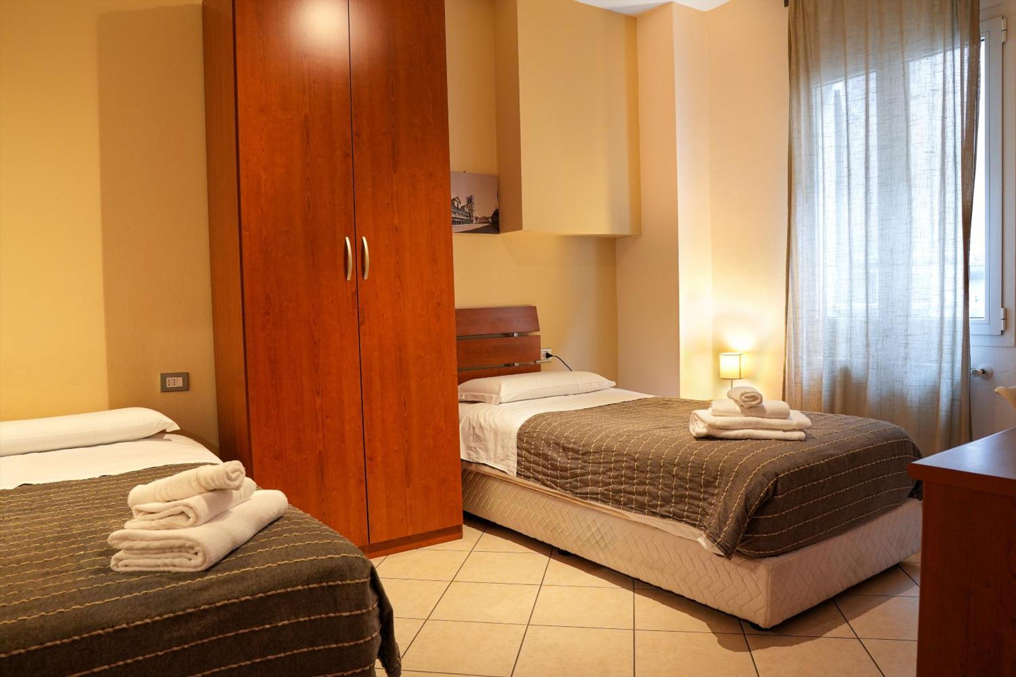 Smart Hotel Ферара Екстериор снимка