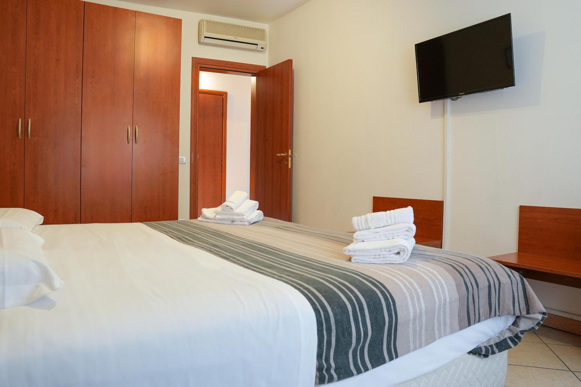 Smart Hotel Ферара Екстериор снимка
